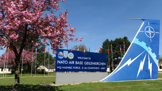 Geilenkirchen ist eng mit der im Stadtteil Teveren stationierten NATO Air Base verbunden.